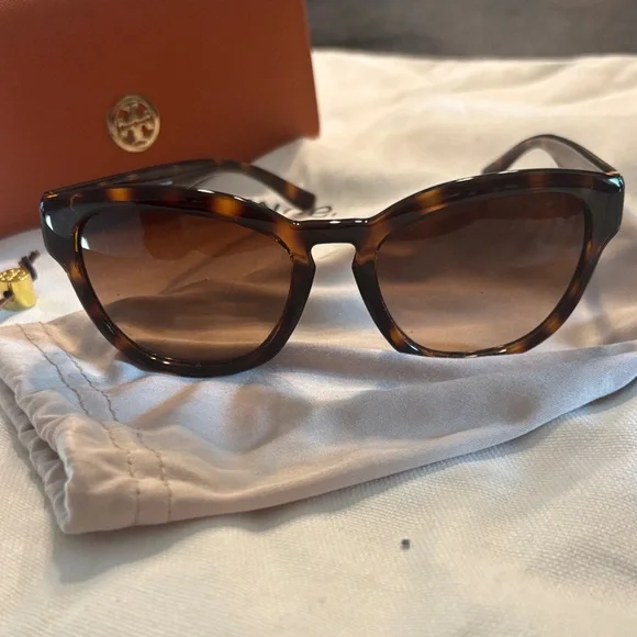 Tory Burch Burnt Orange sunglass holder + sunglasses - Picture 3 of 3